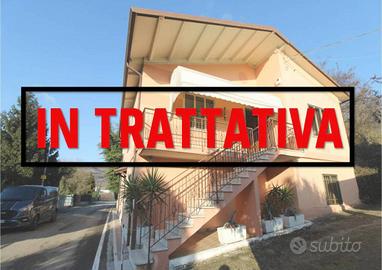 Villa di 250 m² con 2 locali e box auto a Gambella