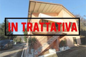 Villa di 250 m² con 2 locali e box auto a Gambella