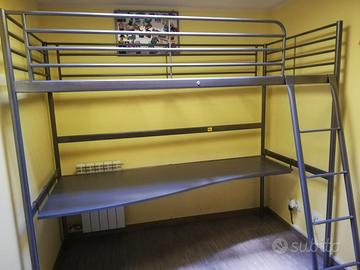 Letto a soppalco IKEA SVÄRTA con scrivania