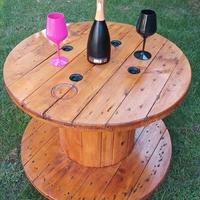 Tavolino fatto con una bobina di legno