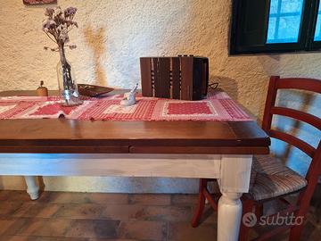 Tavolo da cucina allungabile con due sedie