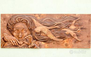 Bassorilievo Legno. Ragazza con lo scacciapensieri