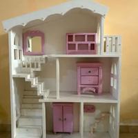 Casa per bambole in legno