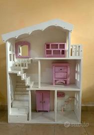 Casa per bambole in legno