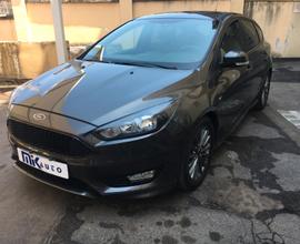 FORD Focus 5P 1.0 ecoboost ST -Line s