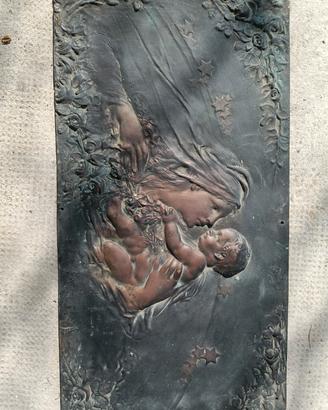 Bassorilievo la Maternità 