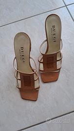 sandali in pelle con tacchi alti