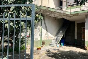 Guspini- Villa da ristrutturare libera su 3 lati