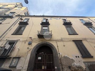 6 LOCALI A NAPOLI