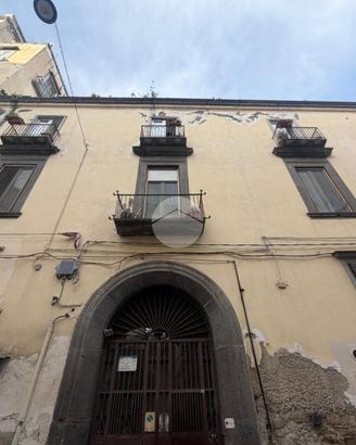 6 LOCALI A NAPOLI