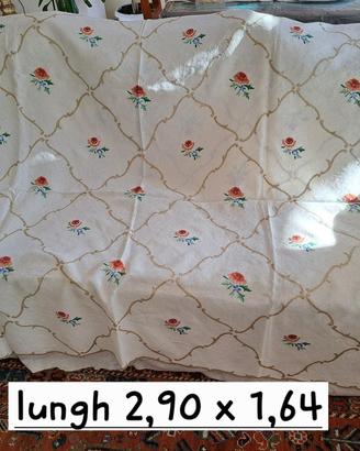tovaglia vintage di lino con ricami colorati