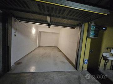 Box / Garage di 21 m² a Desio