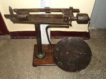 Bilancia con basamento asta e piatto