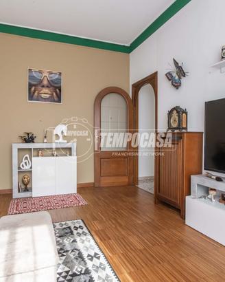 TRE LOCALI CON CUCINA ABITABILE , BOX E CANTINA