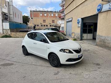 Lancia Ypsilon 1.0 FireFly 5 porte S&S Hybrid Gold