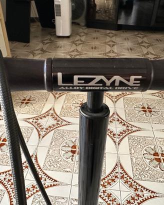 Pompa Lezyne