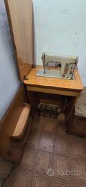 Macchina da cucire vintage SINGER con mobiletto in