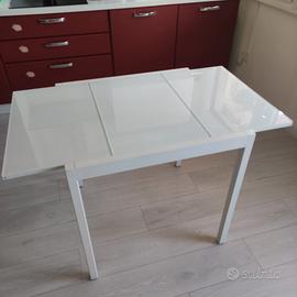 Tavolo in vetro bianco Ikea