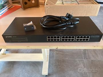 Fast Ethernet Switch 24 porte