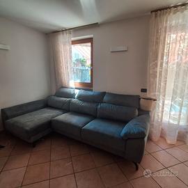 Divano con Penisola Contenitore e Sedute Estraibil
