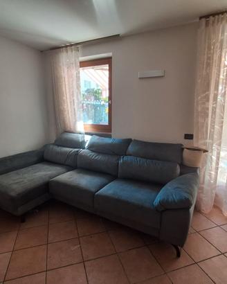 Divano con Penisola Contenitore e Sedute Estraibil
