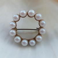 Spilla vintage anni '50 in metallo dorato e perle