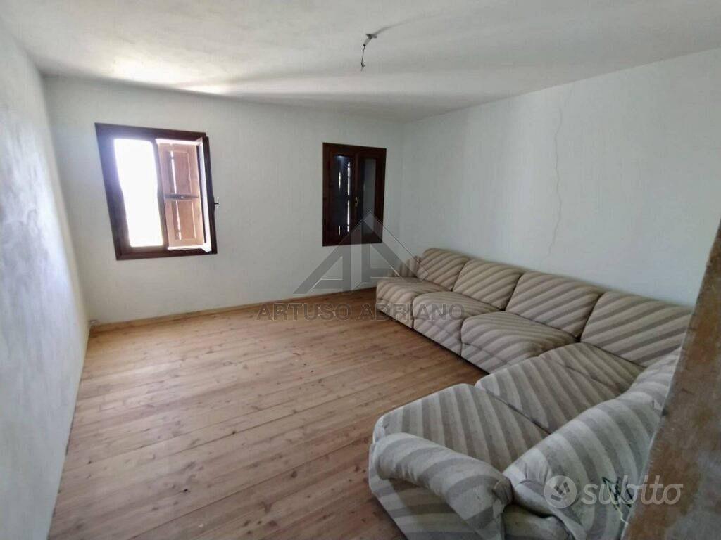 Rustico / Casale di 188 m² con 5 locali a Borso de - Vista 3
