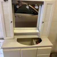 Arredo bagno con specchio