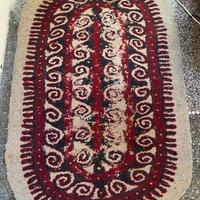 Tappeto in feltro vintage, probabilmente Turchia.