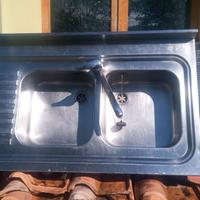 Lavatoio da cucina inox con rubinetto