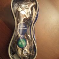 occhialini da nuoto piscina professionali arena