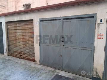 Garage/Box a pochi passo dall'Ospeda. Garibaldi