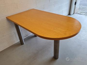 Tavolo in legno frassino con piedi in acciaio inox