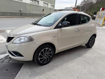 LANCIA YPSILON 1.2 NEOPATENTATI KM 26 MILA !!!