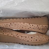 Ballerine in pelle con zeppa