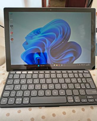 Microsoft surface Pro con Tastiera Logitech