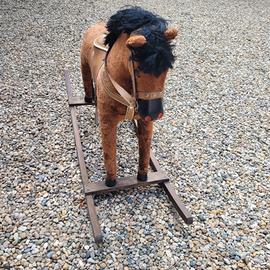 cavallo a dondolo 