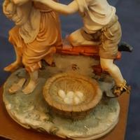 Statuetta antica di porcellana Capodimonte