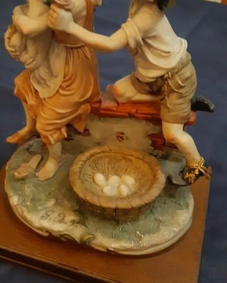 Statuetta antica di porcellana Capodimonte