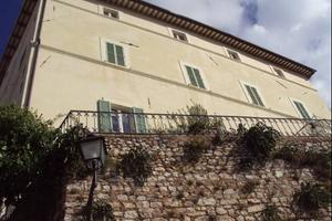 Palazzo / Stabile di 840 m² con più di 5 locali a 