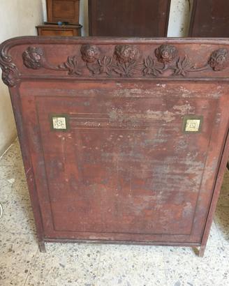 Letto antico in ferro con dipinti