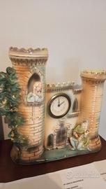 orologio con castello in ceramica