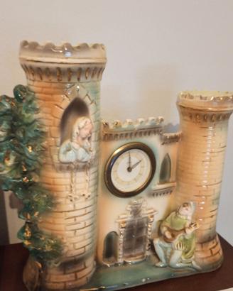 orologio con castello in ceramica