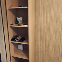 libreria in legno chiaro