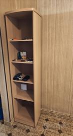 libreria in legno chiaro