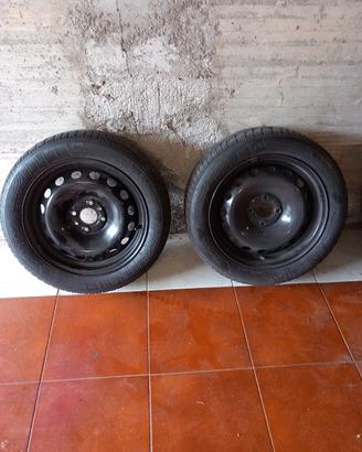 cerchi in ferro con gomme invernali da 15 pollici