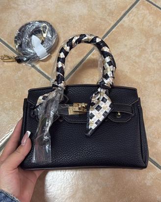 Borsetta a mano nera