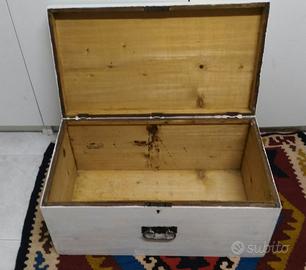 Vecchia cassa in legno