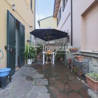 BILOCALE CON INGRESSO INDIPENDENTE E CORTILE PRIVA