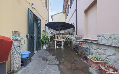 BILOCALE CON INGRESSO INDIPENDENTE E CORTILE PRIVA